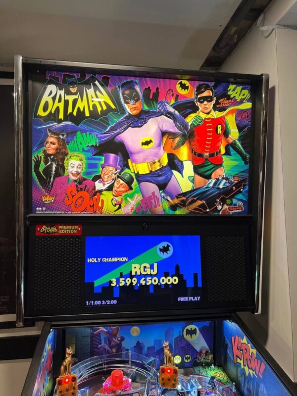 Batman-66-Premium-Pinball-Machine7-768x1024-1.jpg